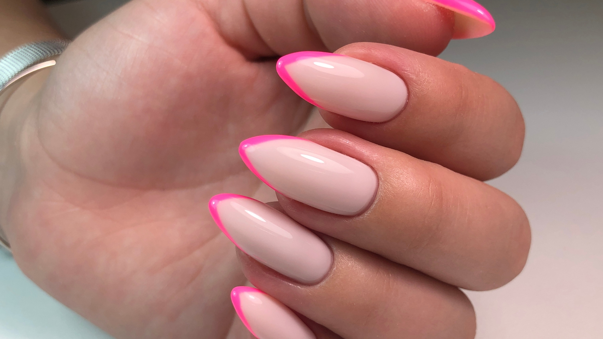 Comment prendre soin de vos cuticules pour des ongles parfaits ? - Maquillage Yeux Marron